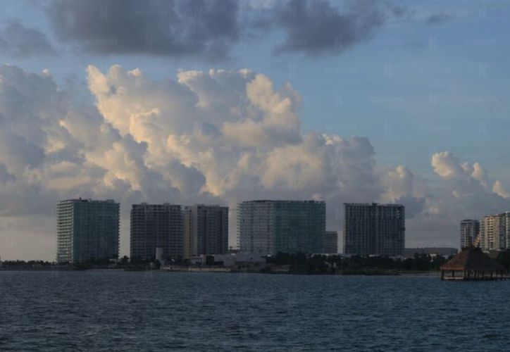 Clima en Cancún: prevén cielo nublado y calor en Quintana Roo